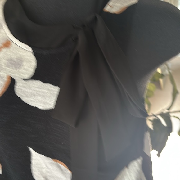 DELETTA ANTHROPOLOGIE SLEEVELESS FLORAL BOW TIE NECK FLORAL BLOUSE - Picture 8 of 15